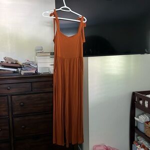 American Eagle burnt orange aside medium wide leg jumpsuit. Tie shoulder straps